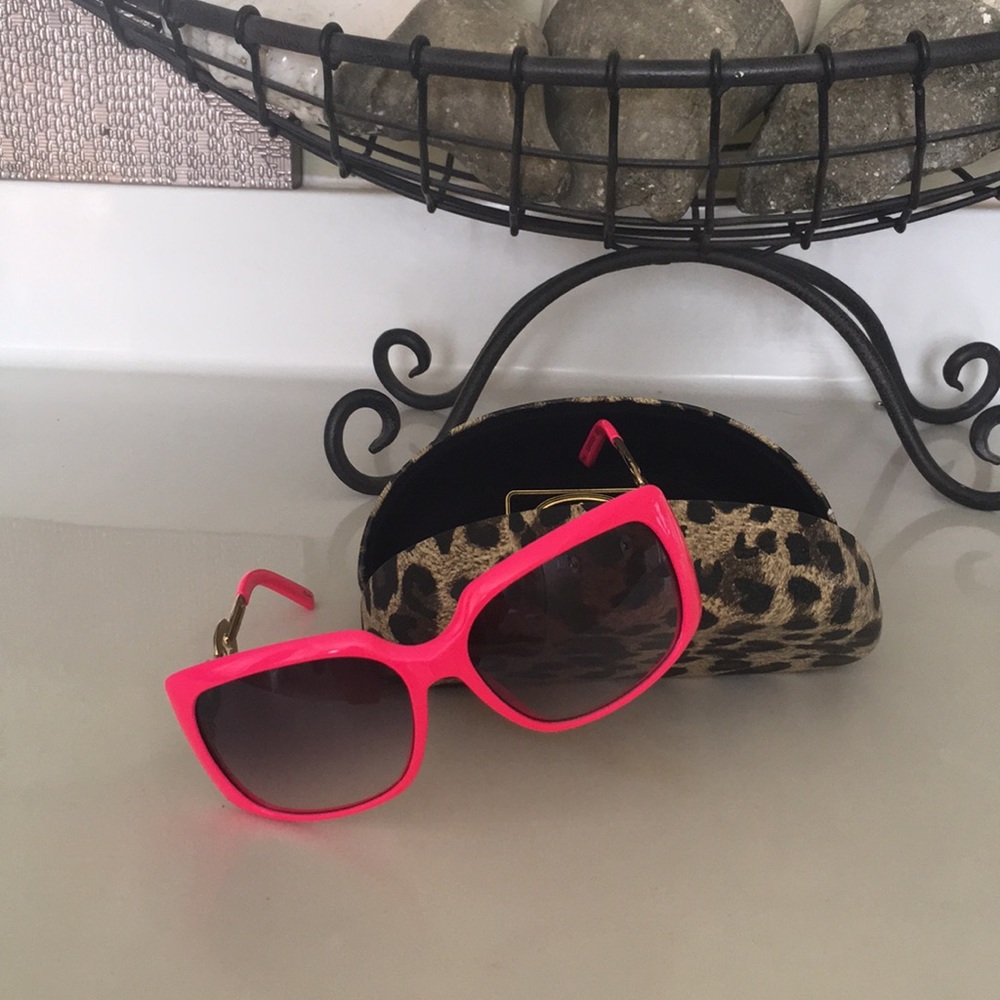 Curation’s by Gwen Stefani sunglasses EUC
